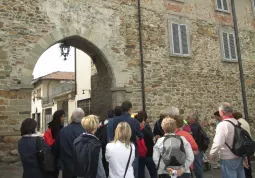 PASSEGGIATA 2014, Sosta per visita a Porta Santa Maira